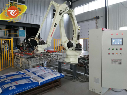 <strong> 碼垛機(jī)器人更快更好更便宜</strong>