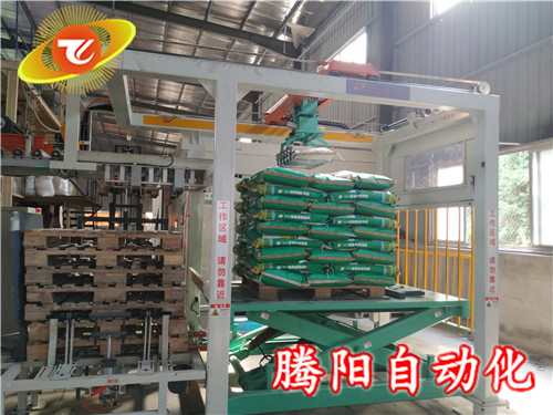 全自動碼垛機(jī)解決化工產(chǎn)品搬運(yùn)難題