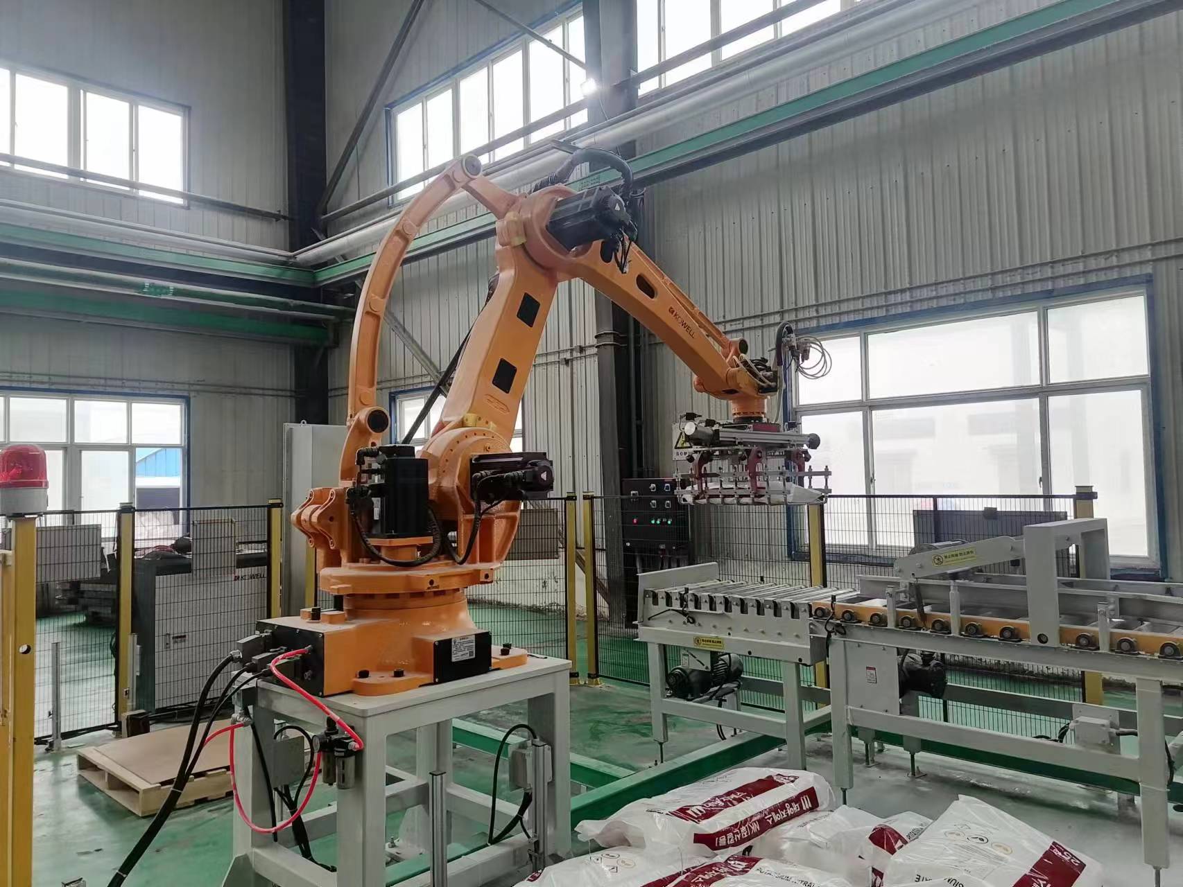 <strong>肥料碼垛機(jī)器人，肥料生產(chǎn)線自動(dòng)搬碼垛機(jī)詳細(xì)介紹</strong>