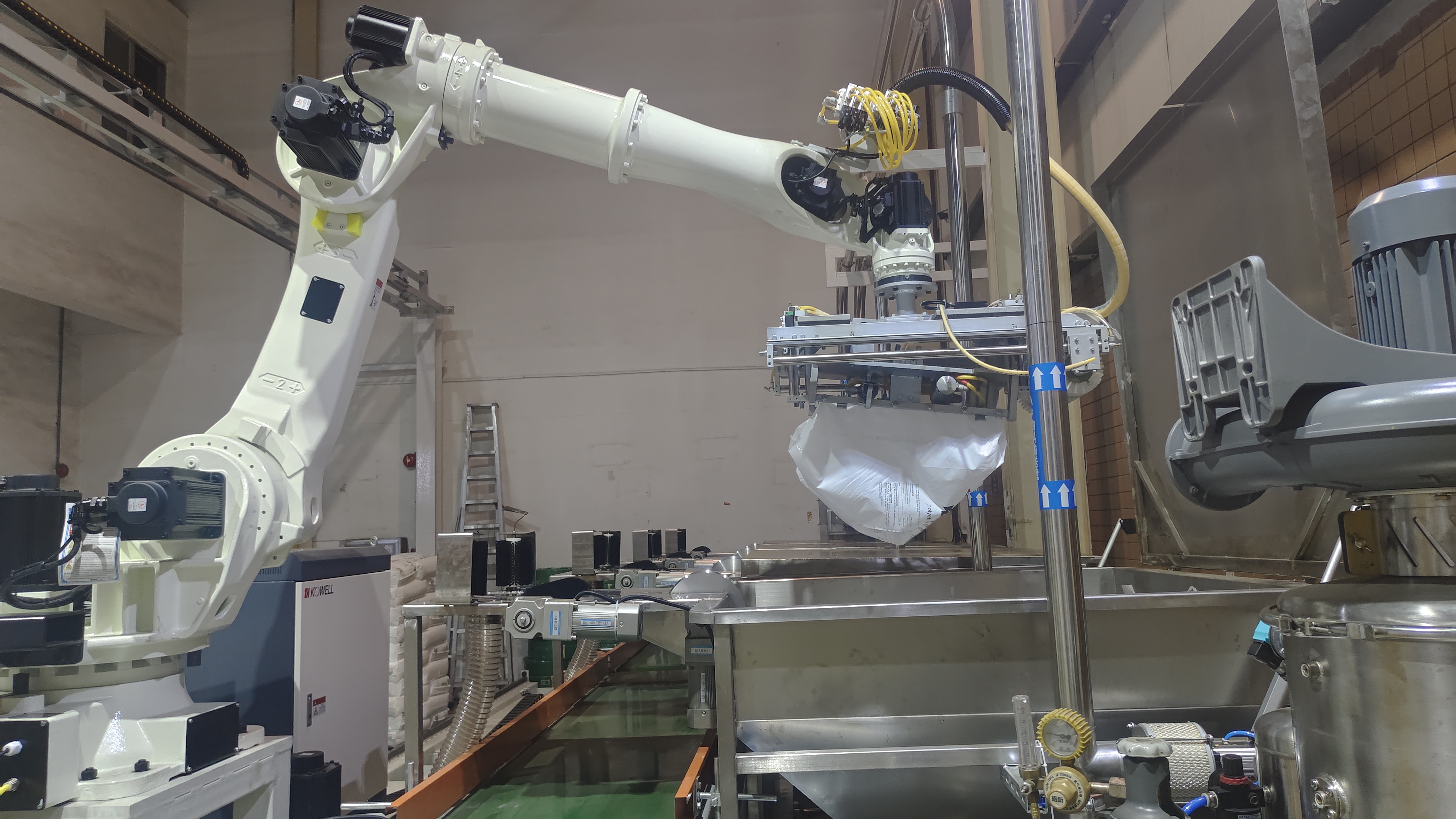 塑料顆粒拆包投料機器人解決方案